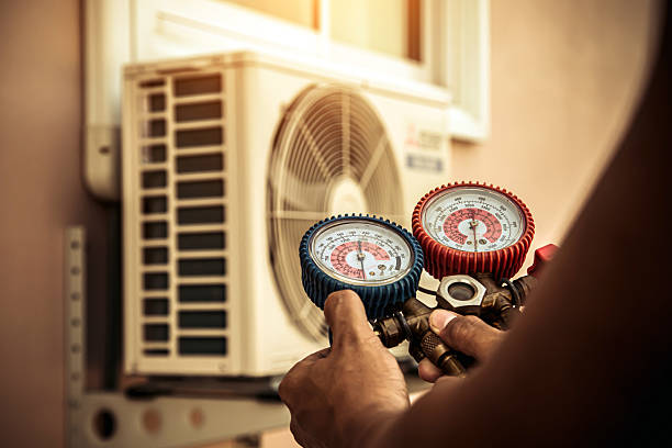 Professional Hvac technician working in Norwich, OH